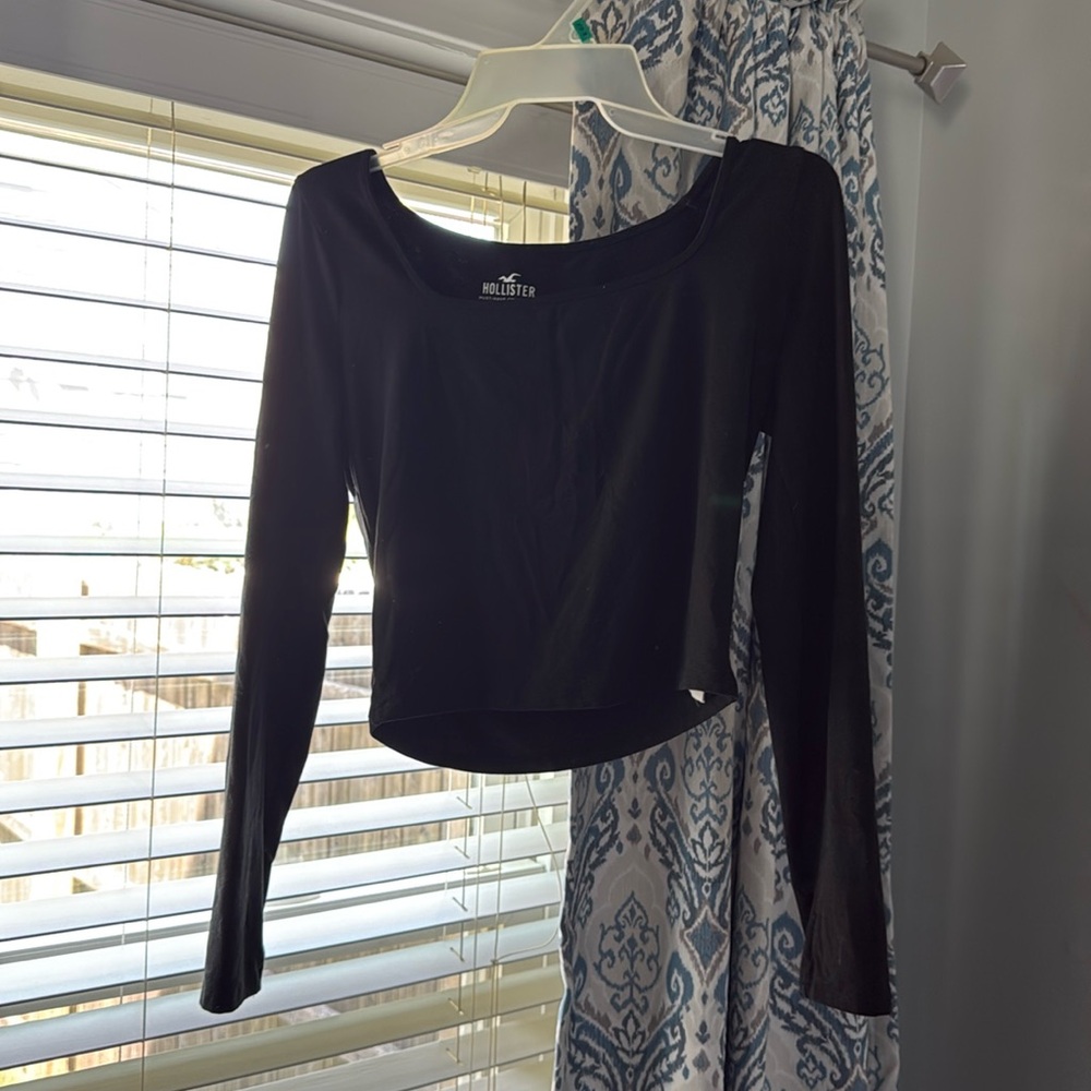 Hollister cropped long sleeve